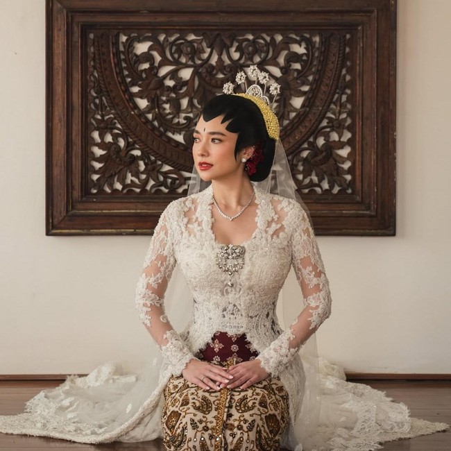 Amanda Rigby Tampil Pangling Pakai Kebaya Didiet Maulana Saat Menikah