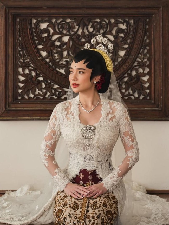 Amanda Rigby Tampil Pangling Pakai Kebaya Didiet Maulana Saat Menikah