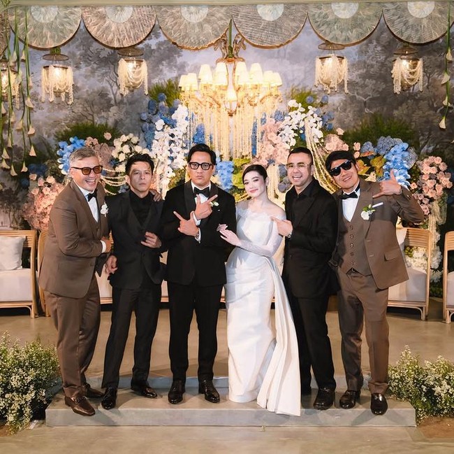 Resepsi Andre Taulany dan Amanda Rigby, Intimate Dihadiri Sahabat Artis