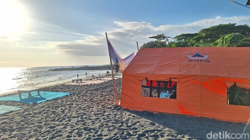 Area pesisir Pantai Loang Baloq, Sekarbela, Kota Mataram.
