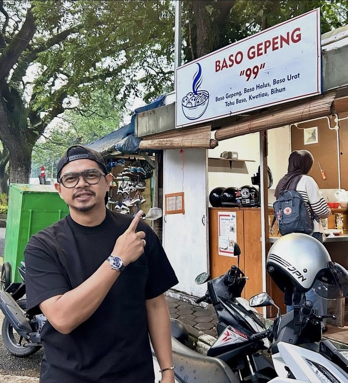Bambang Pamungkas Kini Jadi Foodies, Kulineran sampai ke Perancis!