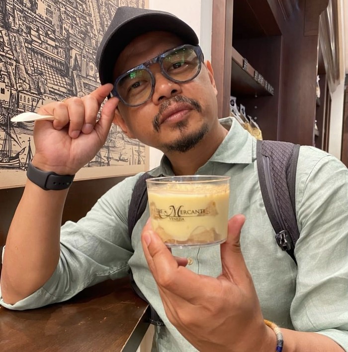 Bambang Pamungkas Kini Jadi Foodies, Kulineran sampai ke Perancis!