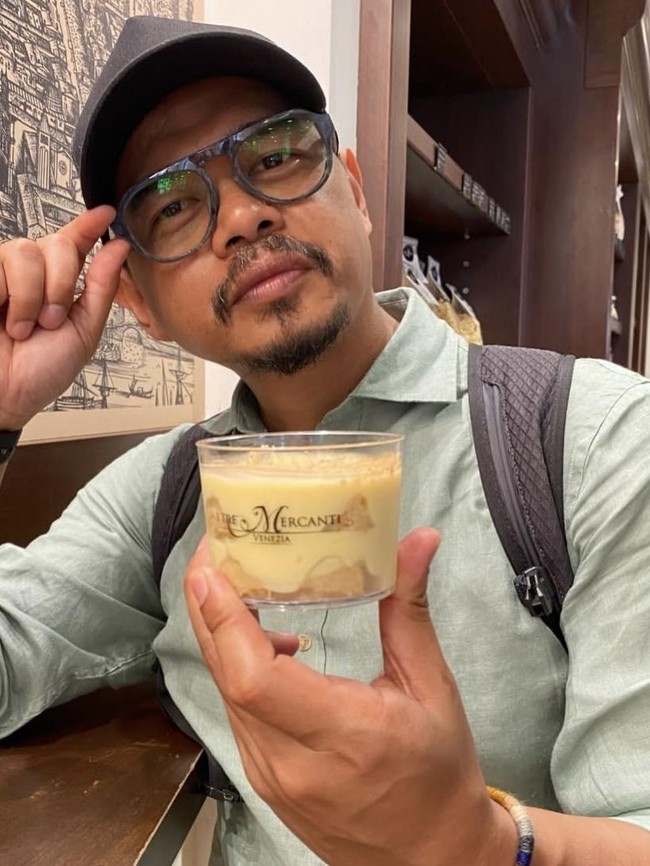 Bambang Pamungkas Kini Jadi Foodies, Kulineran sampai ke Perancis!