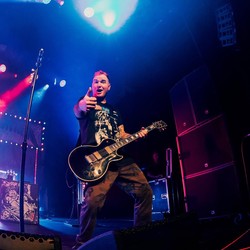 Chad Gilbert, Gitaris New Found Glory Meninggal Usai Melawan Kanker