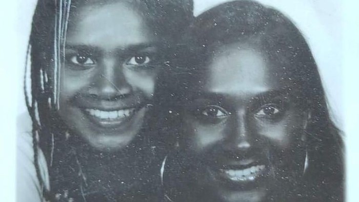 Minal dan Meena saat mengikuti kegiatan retret akhir pekan pada masa remaja mereka pada 1990-an. (Meena Geltink)