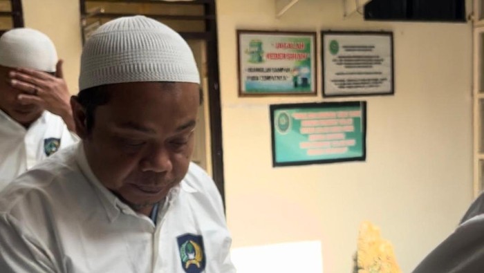 Terdakwa dukun pesugihan usai menjalani sidang tuntutan di PN Mojokerto