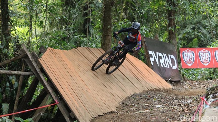 Gelaran Big Downhill Banyuwangi ke-7 2026 di lintasan Gantasan Ijen Banyuwangi