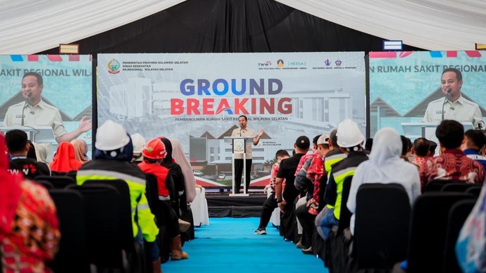 Gubernur Sulsel Andi Sudirman Sulaiman mendorong pembangunan 2 rumah sakit regional.