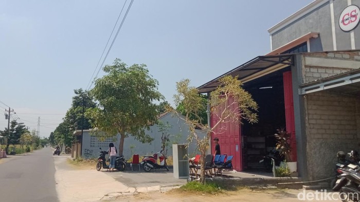 Gudang kosmetik TKP pencurian di Jogonalan, Klaten, Senin (21/9/2026).
