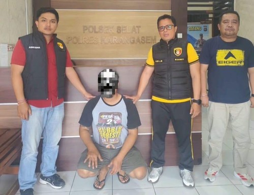 I Putu CP (37) saat berhasil diamankan pihak kepolisian karena membakar sopir truk di Karangasem, Jumat (18/9/2026) (foto: dok. Polres Karangasem)
