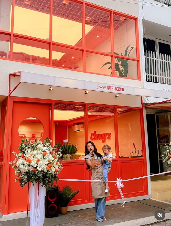 Jennifer Coppen Buka Gerai Chewy’s di Jakarta, Tokonya Langsung Diserbu!