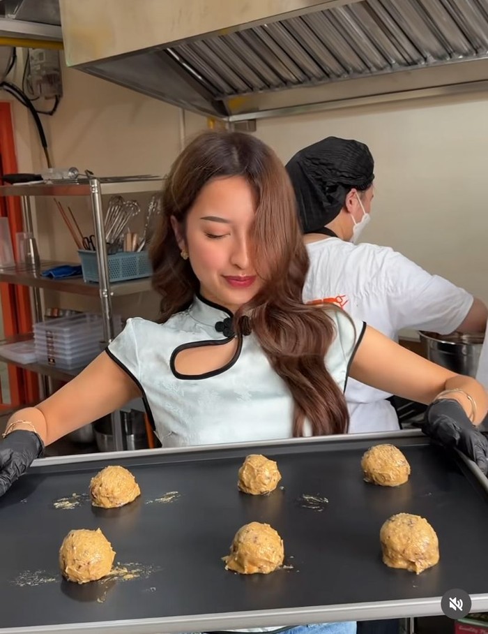 Jennifer Coppen Buka Gerai Chewy’s di Jakarta, Tokonya Langsung Diserbu!