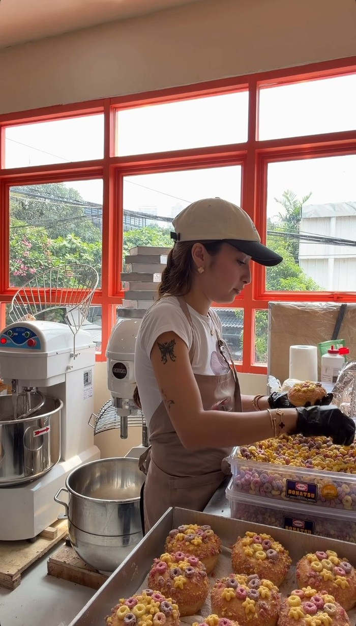 Jennifer Coppen Buka Gerai Chewy’s di Jakarta, Tokonya Langsung Diserbu!