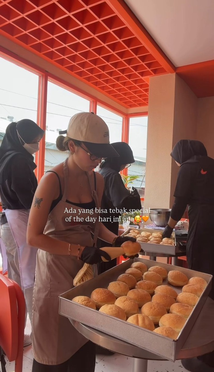 Jennifer Coppen Buka Gerai Chewy’s di Jakarta, Tokonya Langsung Diserbu!