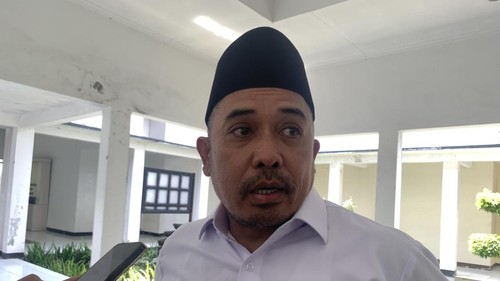 Ketua Komisi II DPRD Lombok Barat, Husnan Wadi, saat ditemui di kantornya, Senin (20/9/2026). (Foto: M. Zahiruddin/detikBali)