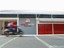 Warga Setor Minyak Jelantah ke Kopdes Merah Putih, Dapat Uang Tunai