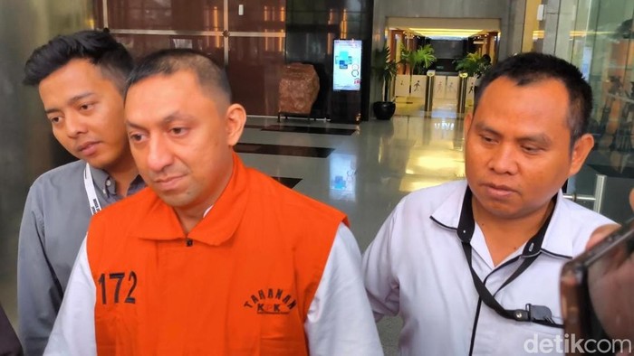 KPK memeriksa dua orang kepercayaan Menteri ATR/BPN Nusron Wahid, Fahd El Fouz (Fahd A Rafiq) dan Arif Sugiyanto terkait suap HGB Summarecon Bogor. (Kurniawan/detikcom)