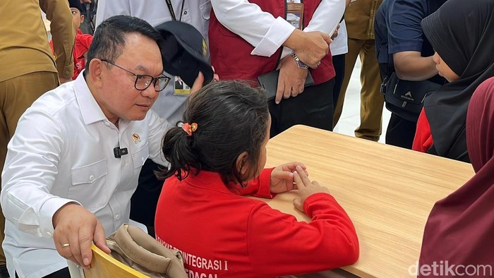KSP Jenderal TNI (Purn) Dudung Abdurachman saat meninjau Sekolah Rakyat Terintegrasi 1 di Sergai.