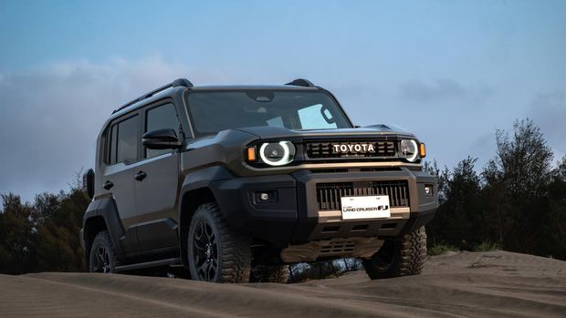 Land Cruiser FJ di Gumuk Pasir dites di Gumuk Pasir, DIY