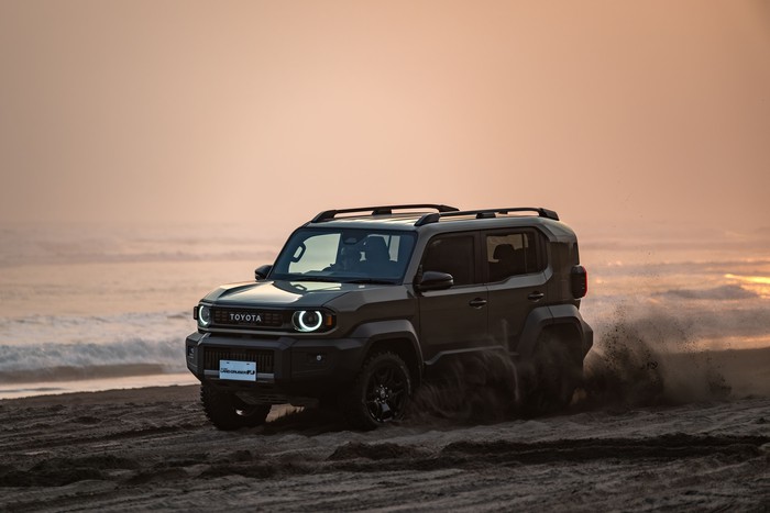Land Cruiser FJ di Gumuk Pasir dites di Gumuk Pasir, DIY
