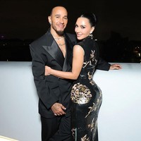 Kim Kardashian & Lewis Hamilton Makin Go Public, Mesra di Acara High-Profile