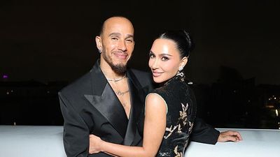 Bikin Meleleh! Lewis Hamilton Kasih Hadiah Gemas Buat Anak-anak Kim Kardashian
