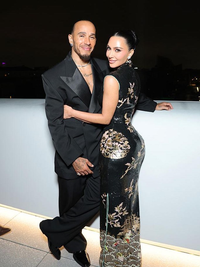 Kim Kardashian & Lewis Hamilton Makin Go Public, Mesra di Acara High-Profile