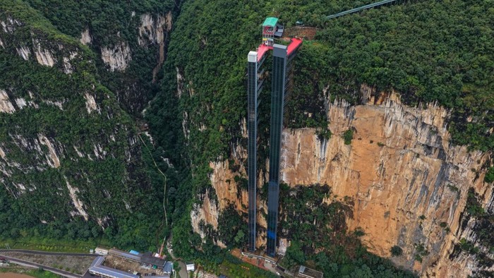 XUANWEI, CHINA - AUGUST 29: Primary school students ride a cable car to school on August 29, 2026 in Nizhuhe Village, Xuanwei, Yunnan Province of China. The scenic area has operated since 2022, offering free access to villagers for its 268-meter Qingyun Ladder and high-altitude cableway, while a second 288-meter elevator named Fuyao Ladder was put into use on July 31, 2026. (Photo by VCG/VCG via Getty Images)
