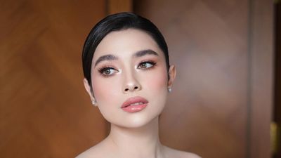 Makeup Amanda Rigby di Hari Pernikahan, Soft Glam dengan Nuansa Peach