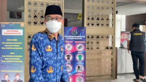 Mantan Kadispar NTB, Jamaluddin Malady, saat ditemui seusai diperiksa BPK di Kejati NTB, Senin (21/9/2026). (Foto: Abdurrasyid Efendi/detikBali)
