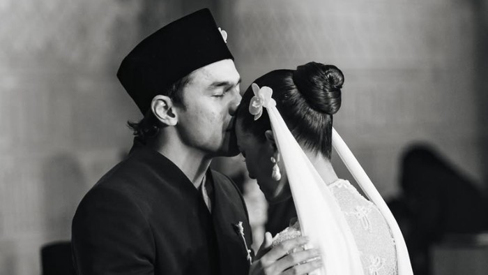 Momen Mario Caesar dan Givina Menikah