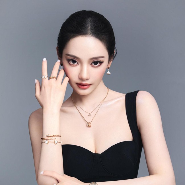 Mata Indah Ningning aespa dalam Foto Terbaru Brand Mewah