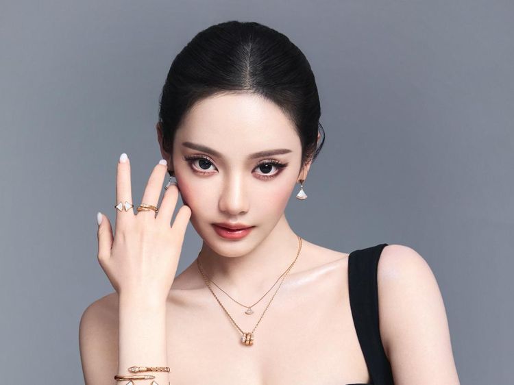 Mata Indah Ningning aespa dalam Foto Terbaru Brand Mewah