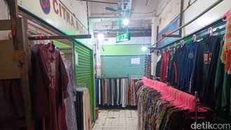 Pembeli Pasar Pondok Labu Tinggal Hitungan Jari, Pedagang Terlilit Utang