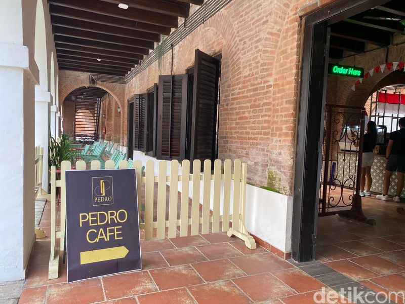 Menu di Pedro Cafe, di Benteng Fort Willem 1 Ambarawa.