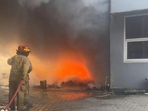 Diduga Korsleting, Gudang Bengkel Mobil Terbakar di Gunung Putri Bogor