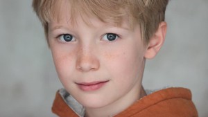 Nama terakhir yang diumumkan dalam daftar terbaru HBO adalah Jasper Ambrose. Dia akan memerankan Colin Creevey, penyihir kelahiran muggle yang doyan memotret. Colin jadi salah satu murid Hogwarts yang jadi korban Basilisk di Chamber of Secrets dan terang-terangan ngefans Harry. (Foto: dok. Instagram @harrypotter)