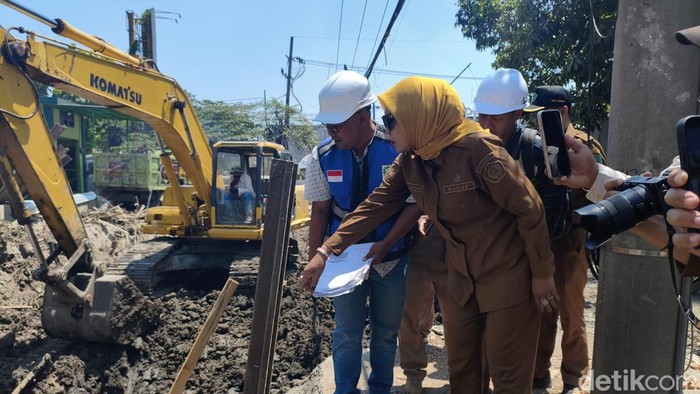 Pemkab Sidoarjo targetkan pembangunan rumah pompa di sisi timur Mal Lippo Sidoarjo.