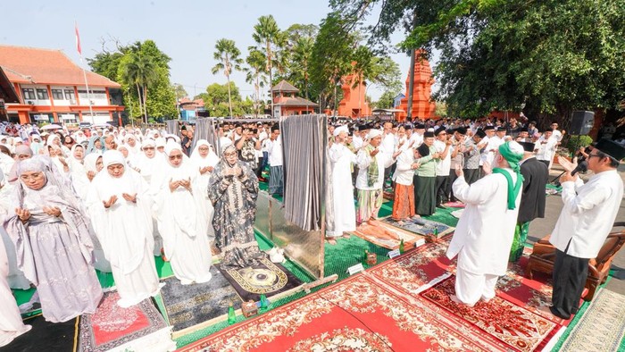 Pemprov Jatim telah menggelar Salat Istisqa di Mojokerto bersama Pemkab Mojokerto, Jumat (18/9/2026).