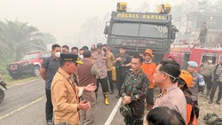 Padamkan Karhutla di Barsel, Polres Bawa Water Cannon