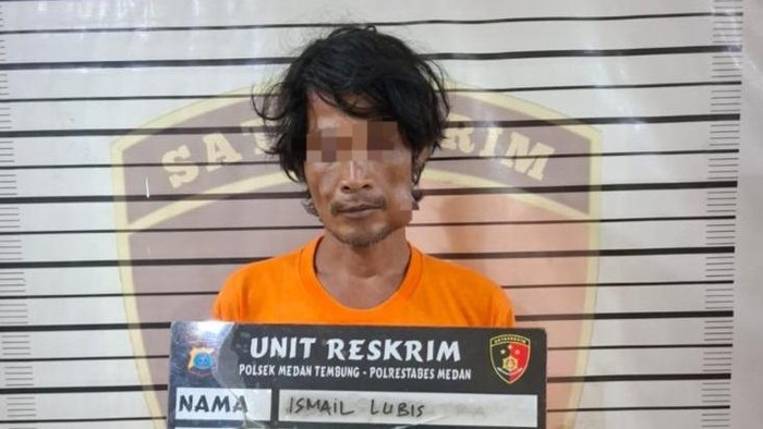 Pelaku Ismail usai diamankan petugas kepolisian.