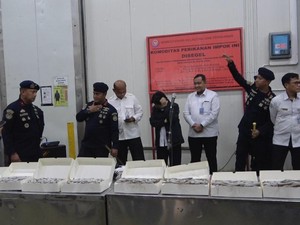 KKP Segel 144 Ton Udang Vannamei Impor di Lamongan