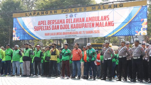 Polres Malang menggandeng berbagai elemen masyarakat, mulai relawan ambulans, sukarelawan pengatur lalu lintas (Supeltas), hingga pengemudi ojek online (ojol). (dok Ist)