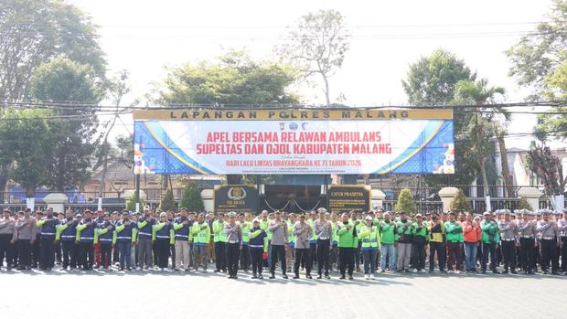 Polres Malang menggandeng berbagai elemen masyarakat, mulai relawan ambulans, sukarelawan pengatur lalu lintas (Supeltas), hingga pengemudi ojek online (ojol). (dok Ist)