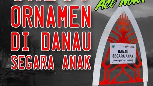 Poster penolakan ornamen di Danau Segara Anak, Gunung Rinjani, Lombok, NTB, Senin (21/9/2026)