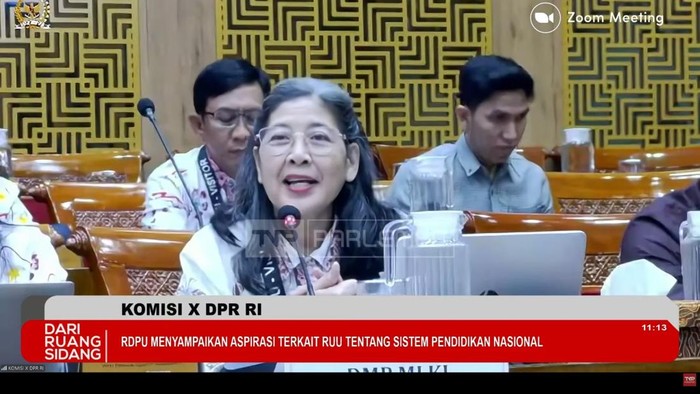 Presidium MLKI, Endang Retno Lastani saat Rapat Dengar Pendapat Umum (RDPU) Komisi X DPR di Gedung DPR (dok.istimewa)