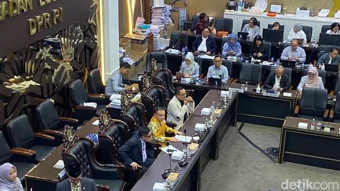 Wakil Ketua DPR RI Sufmi Dasco Ahmad memimpin langsung jalannya rapat RUU Reforma Agraria, Senin (21/9/2026).