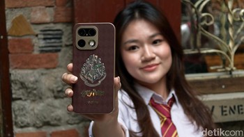 Tampilan Depan Realme 16 Pro Harry Potter Edition mengusung tampilan depan yang sama dengan versi reguler, lengkap dengan layar penuh untuk menikmati konten. Foto: Adi FR/detikINET