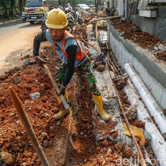 Revitalisasi Trotoar Jalan KH Abdullah Syafei Tebet, Ditargetkan Rampung November