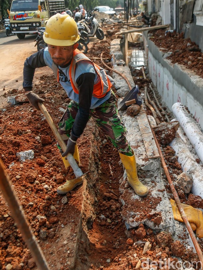 Revitalisasi Trotoar Jalan KH Abdullah Syafei Tebet, Ditargetkan Rampung November